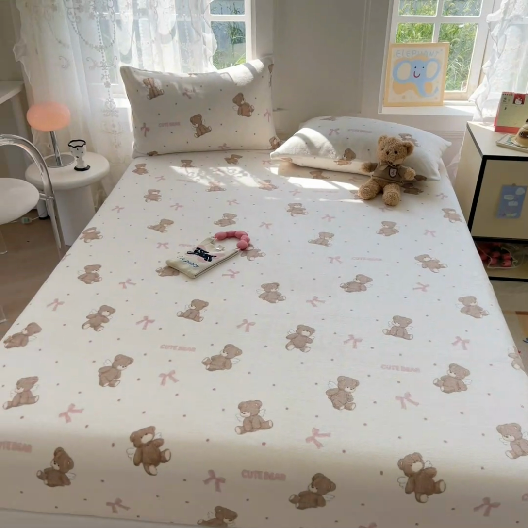 91家纺网 家纺一手货源 找家纺 吉象家纺 2024新款牛奶绒卡通印花单床笠 幸运熊