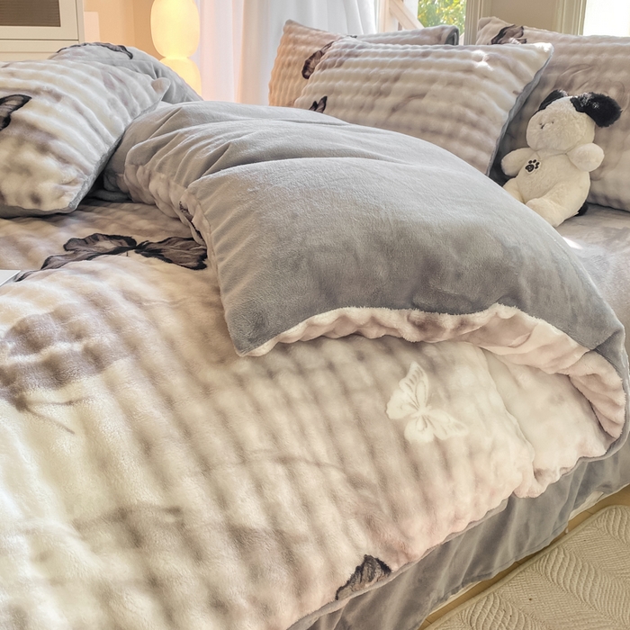 91家纺网 家纺一手货源 找家纺 仟网汇 2024爆款牛奶绒泡泡绒兔毛绒四件套 泡泡绒-蝶影灰