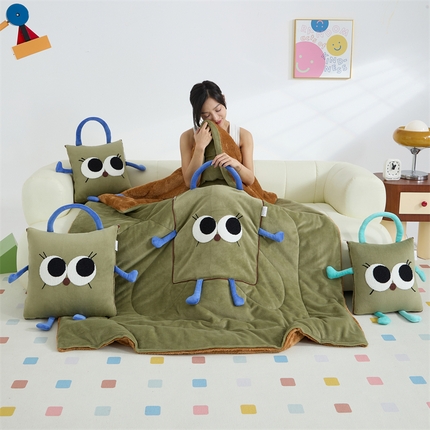 91家纺网 家纺一手货源 找家纺 （总）宝马家纺（原梦童画） 2024新款牛奶绒+北极绒毛巾绣大眼萌抱枕被旅行版