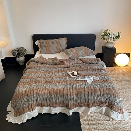 91家纺网 家纺一手货源 找家纺 麻依 2024新款十层单股纱美学被花边款纱布秋冬被子 条屿格格