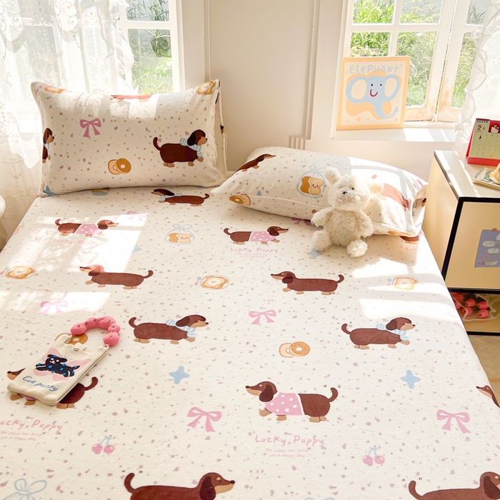 91家纺网 家纺一手货源 找家纺 吉象家纺 2024新款牛奶绒卡通印花单床笠 面包香肠狗