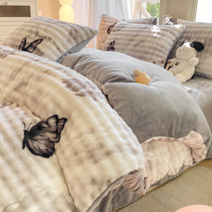 91家纺网 家纺一手货源 找家纺 仟网汇 2024爆款牛奶绒泡泡绒兔毛绒四件套 泡泡绒-蝶影灰