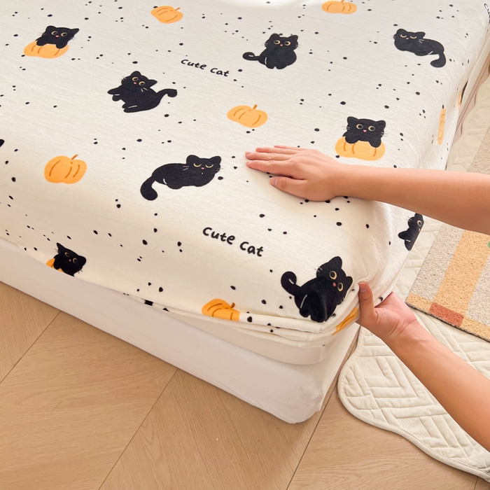 91家纺网 家纺一手货源 找家纺 吉象家纺 2024新款牛奶绒卡通印花单床笠 南瓜猫