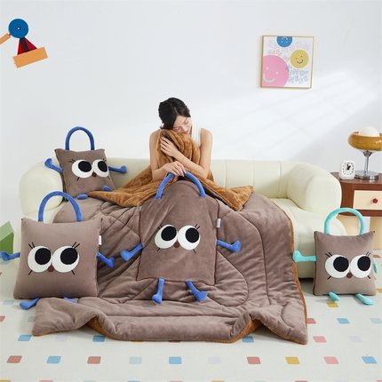 91家纺网 家纺一手货源 找家纺 （总）宝马家纺（原梦童画） 2024新款牛奶绒+北极绒毛巾绣大眼萌抱枕被旅行版