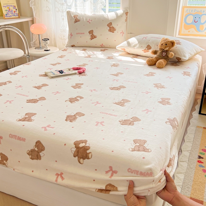 91家纺网 家纺一手货源 找家纺 吉象家纺 2024新款牛奶绒卡通印花单床笠 幸运熊