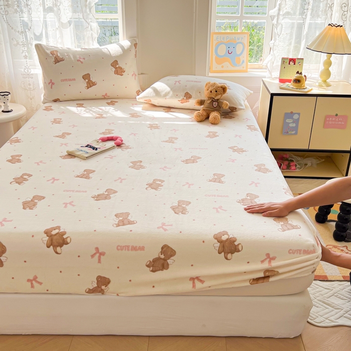 91家纺网 家纺一手货源 找家纺 吉象家纺 2024新款牛奶绒卡通印花单床笠 幸运熊