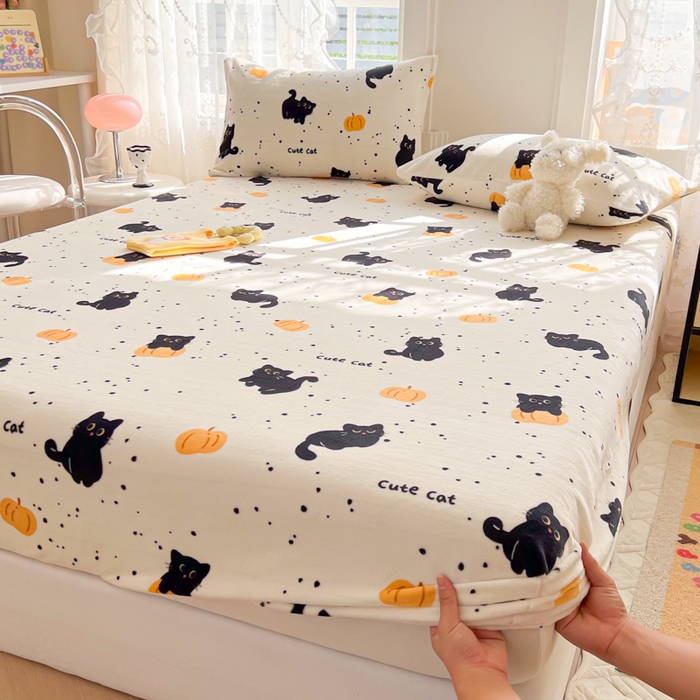 91家纺网 家纺一手货源 找家纺 吉象家纺 2024新款牛奶绒卡通印花单床笠 南瓜猫