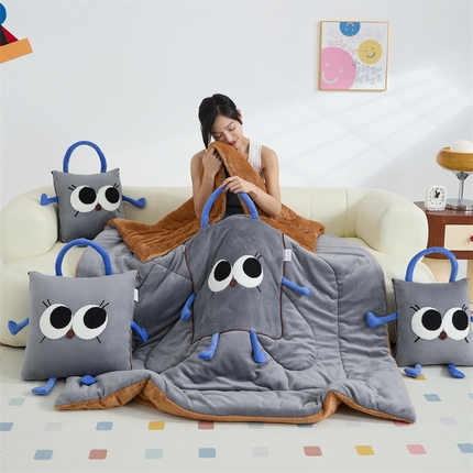 91家纺网 家纺一手货源 找家纺 （总）宝马家纺（原梦童画） 2024新款牛奶绒+北极绒毛巾绣大眼萌抱枕被旅行版