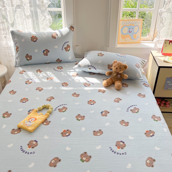 91家纺网 家纺一手货源 找家纺 吉象家纺 2024新款牛奶绒卡通印花单床笠 领带熊