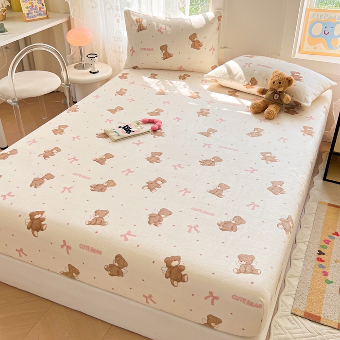 91家纺网 家纺一手货源 找家纺 吉象家纺 2024新款牛奶绒卡通印花单床笠 幸运熊