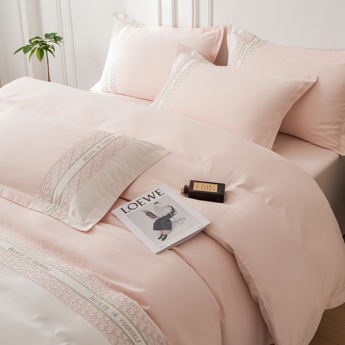 91家纺网 家纺一手货源 找家纺 布可家纺 2025新款时髦大牌高级感水洗磨毛刺绣四件套-帝奥 帝奥-密汁粉