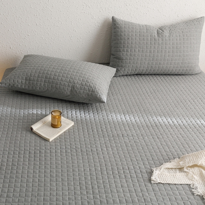 91家纺网 家纺一手货源 找家纺 忘忧草 2024新款全棉色织水洗棉夹棉枕套-格韵 格韵-浅灰