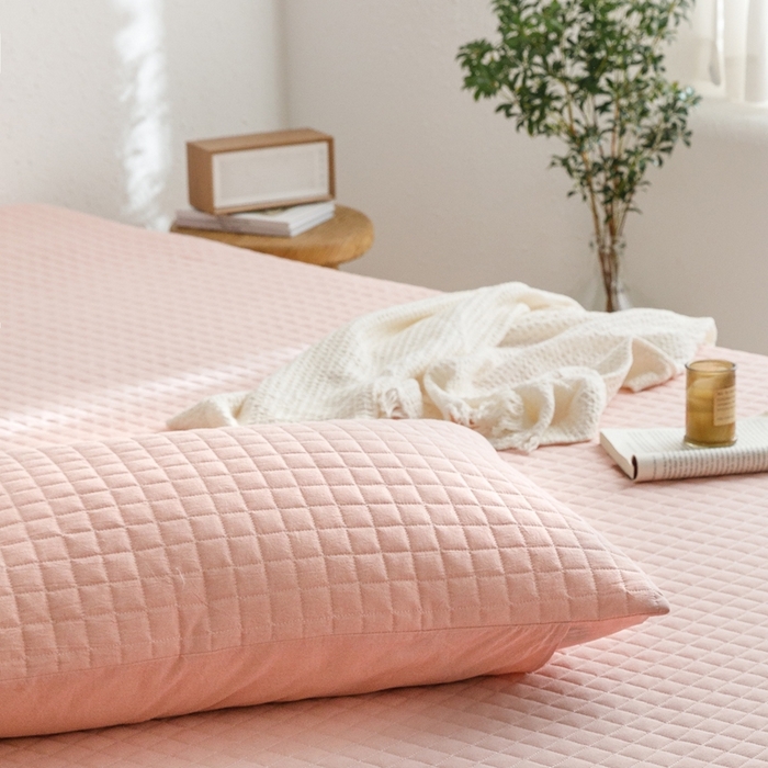 91家纺网 家纺一手货源 找家纺 忘忧草 2024新款全棉色织水洗棉夹棉枕套-格韵 格韵-粉玉