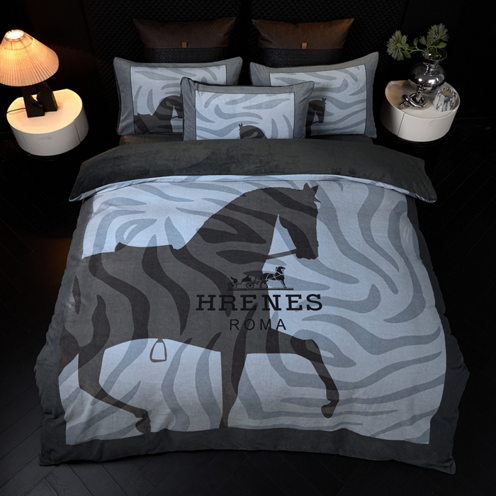 91家纺网 家纺一手货源 找家纺 新方向 2025新款240克A类全消光数码印花牛奶绒四件套-奥弗恩 深灰