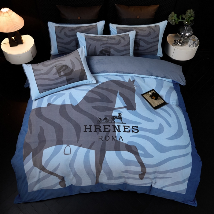 91家纺网 家纺一手货源 找家纺 新方向 2025新款240克A类全消光数码印花牛奶绒四件套-奥弗恩 深蓝