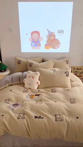 91家纺网 家纺一手货源 找家纺 Sweet dreams甜梦 2024新款仿羊绒牛奶绒卡通毛巾绣四件套米色小熊