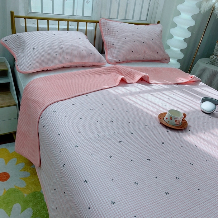 91家纺网 家纺一手货源 找家纺 2024新款棉加绒双面两用四季款床盖三件套 粉蝶