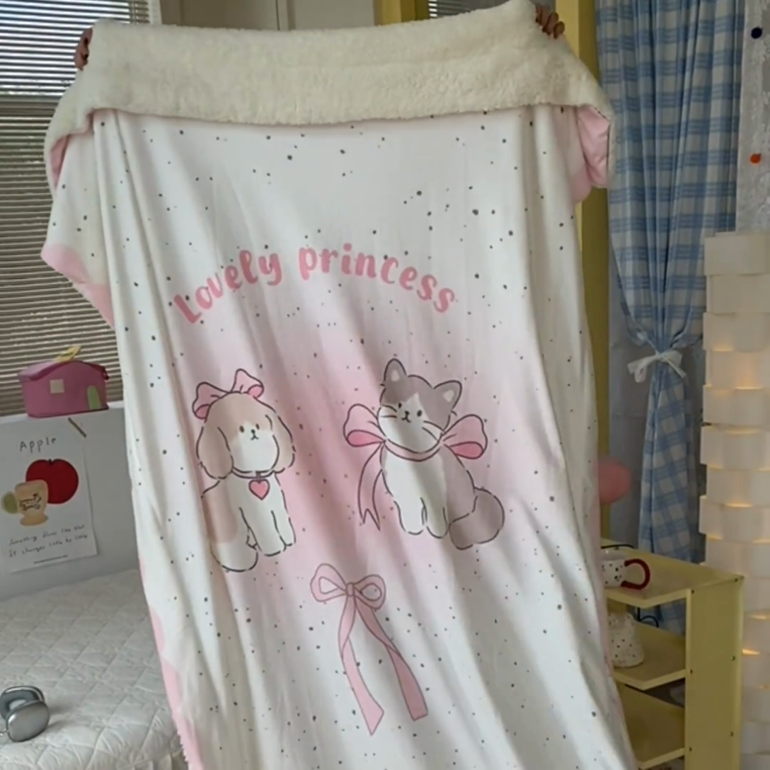 91家纺网 家纺一手货源 找家纺 潮邦创意家居 2025新款印花大版羊羔绒球-BIBY KELY系列羊绒绒毯 可爱小公主