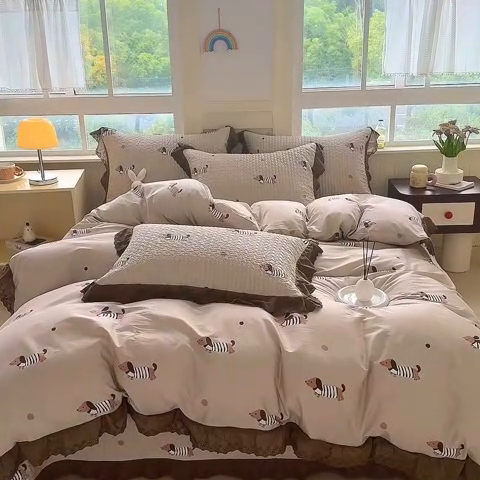 91家纺网 家纺一手货源 找家纺 添越 2024新款纯棉砂洗床盖腊肠狗