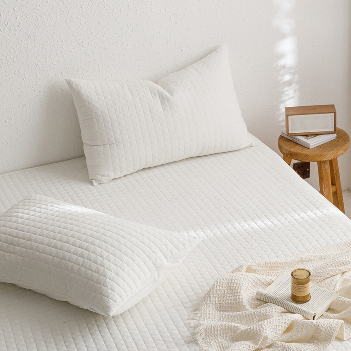 91家纺网 家纺一手货源 找家纺 忘忧草 2024新款全棉色织水洗棉夹棉枕套-格韵 格韵-雅白