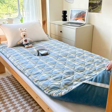 91家纺网 家纺一手货源 找家纺 魅图家纺 2025新款秋冬两用可拆洗棉花学生床垫 黄条蓝格