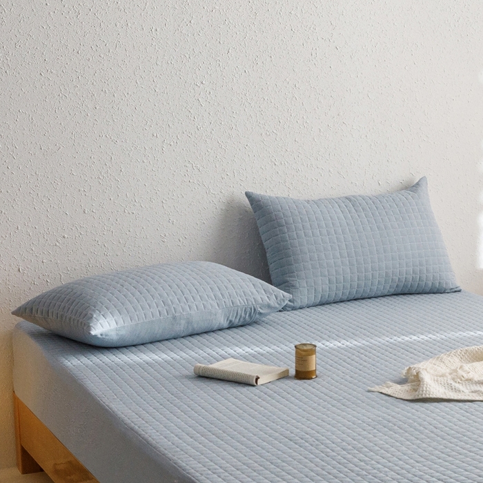 91家纺网 家纺一手货源 找家纺 忘忧草 2024新款全棉色织水洗棉夹棉枕套-格韵 格韵-浅蓝