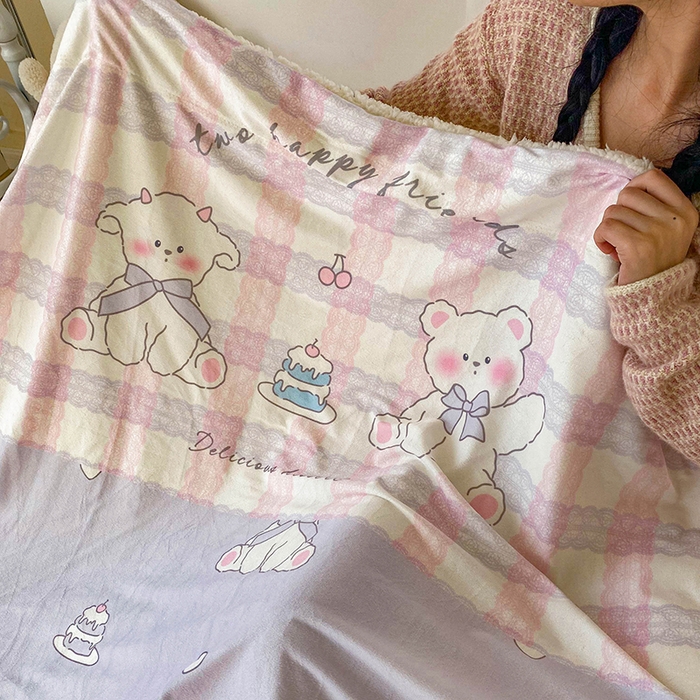 91家纺网 家纺一手货源 找家纺 潮邦创意家居 2025新款印花大版羊羔绒球-BIBY KELY系列羊绒绒毯 粉紫小甜心