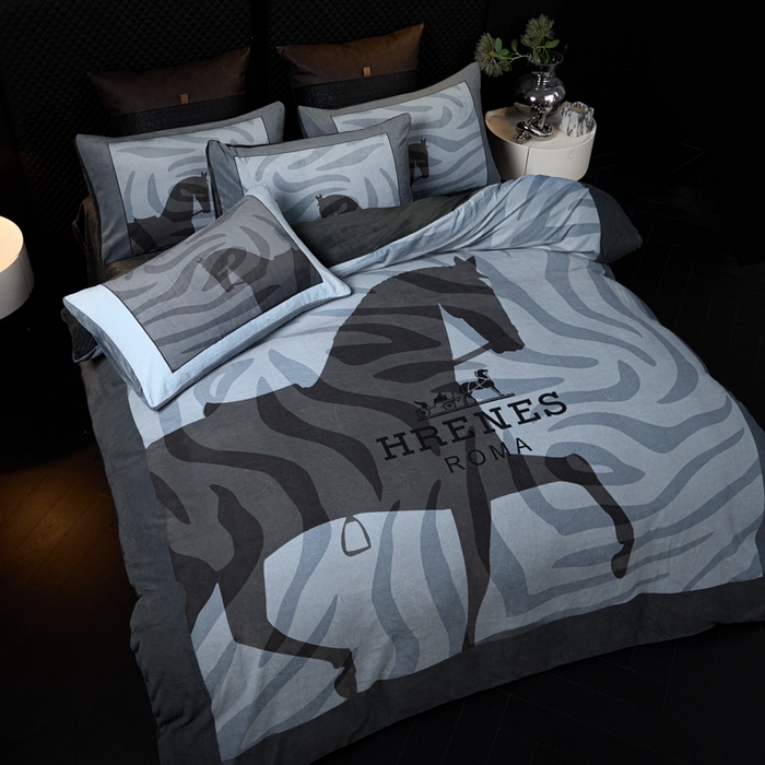 91家纺网 家纺一手货源 找家纺 新方向 2025新款240克A类全消光数码印花牛奶绒四件套-奥弗恩 深灰