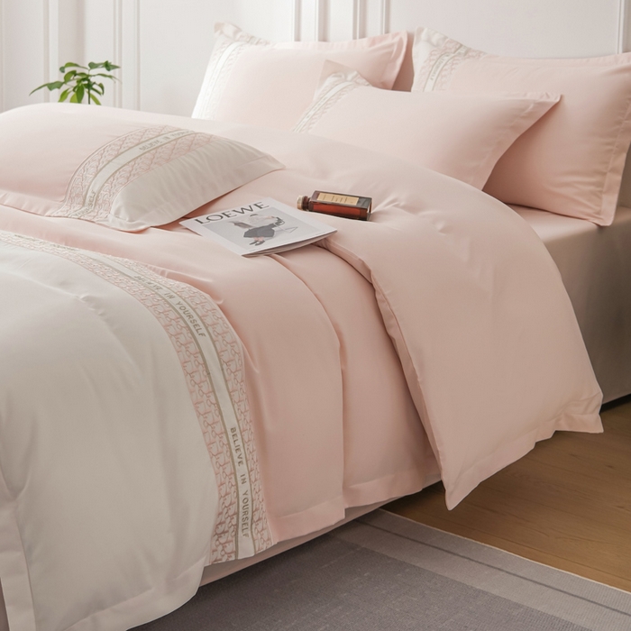 91家纺网 家纺一手货源 找家纺 布可家纺 2025新款时髦大牌高级感水洗磨毛刺绣四件套-帝奥 帝奥-密汁粉