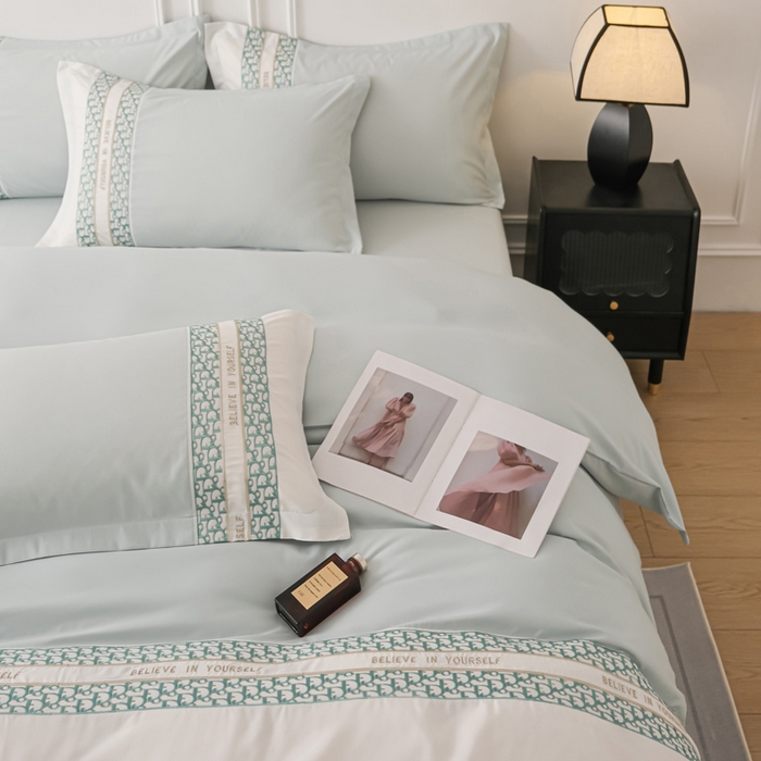 91家纺网 家纺一手货源 找家纺 布可家纺 2025新款时髦大牌高级感水洗磨毛刺绣四件套-帝奥 帝奥-冰川蓝