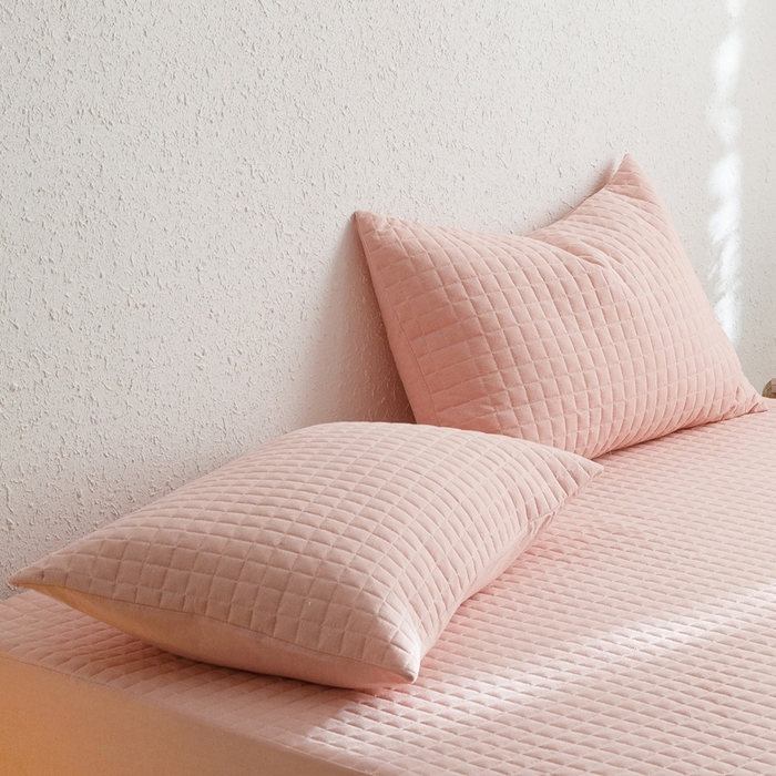 91家纺网 家纺一手货源 找家纺 忘忧草 2024新款全棉色织水洗棉夹棉枕套-格韵 格韵-粉玉