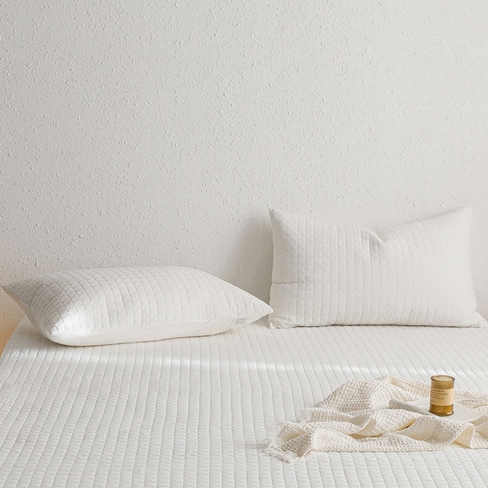 91家纺网 家纺一手货源 找家纺 忘忧草 2024新款全棉色织水洗棉夹棉枕套-格韵 格韵-雅白