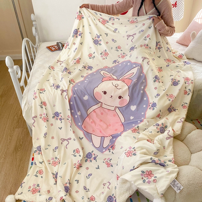 91家纺网 家纺一手货源 找家纺 潮邦创意家居 2025新款印花大版羊羔绒球-BIBY KELY系列羊绒绒毯 碎花长耳兔