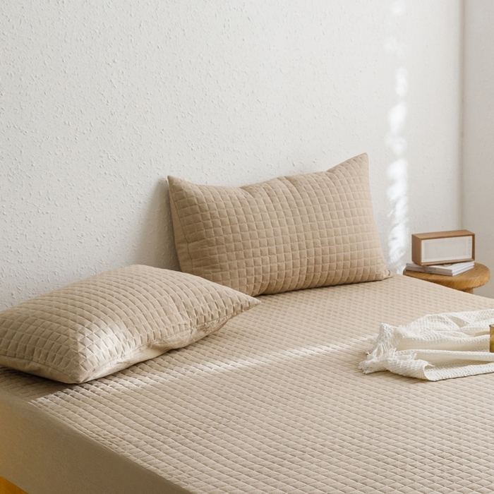 91家纺网 家纺一手货源 找家纺 忘忧草 2024新款全棉色织水洗棉夹棉枕套-格韵 格韵-卡其