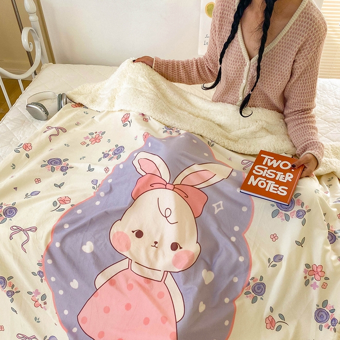 91家纺网 家纺一手货源 找家纺 潮邦创意家居 2025新款印花大版羊羔绒球-BIBY KELY系列羊绒绒毯 碎花长耳兔