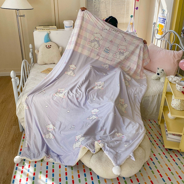 91家纺网 家纺一手货源 找家纺 潮邦创意家居 2025新款印花大版羊羔绒球-BIBY KELY系列羊绒绒毯 粉紫小甜心