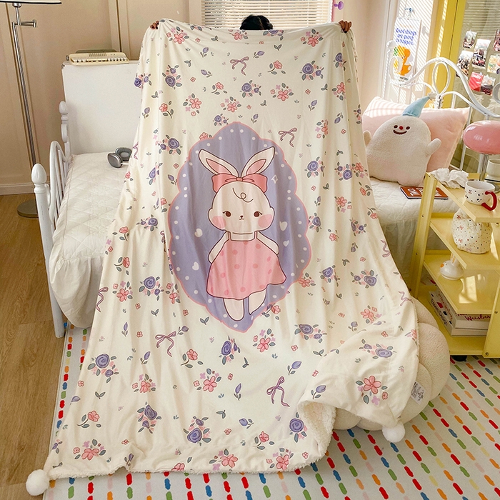 91家纺网 家纺一手货源 找家纺 潮邦创意家居 2025新款印花大版羊羔绒球-BIBY KELY系列羊绒绒毯 碎花长耳兔