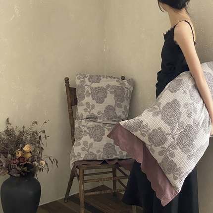 91家纺网 家纺一手货源 找家纺 麻依 2024新款法式四层纱布枕套花边款 青枫入梦