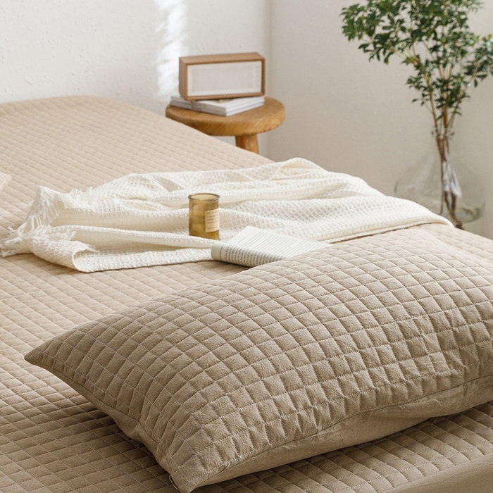 91家纺网 家纺一手货源 找家纺 忘忧草 2024新款全棉色织水洗棉夹棉枕套-格韵 格韵-卡其