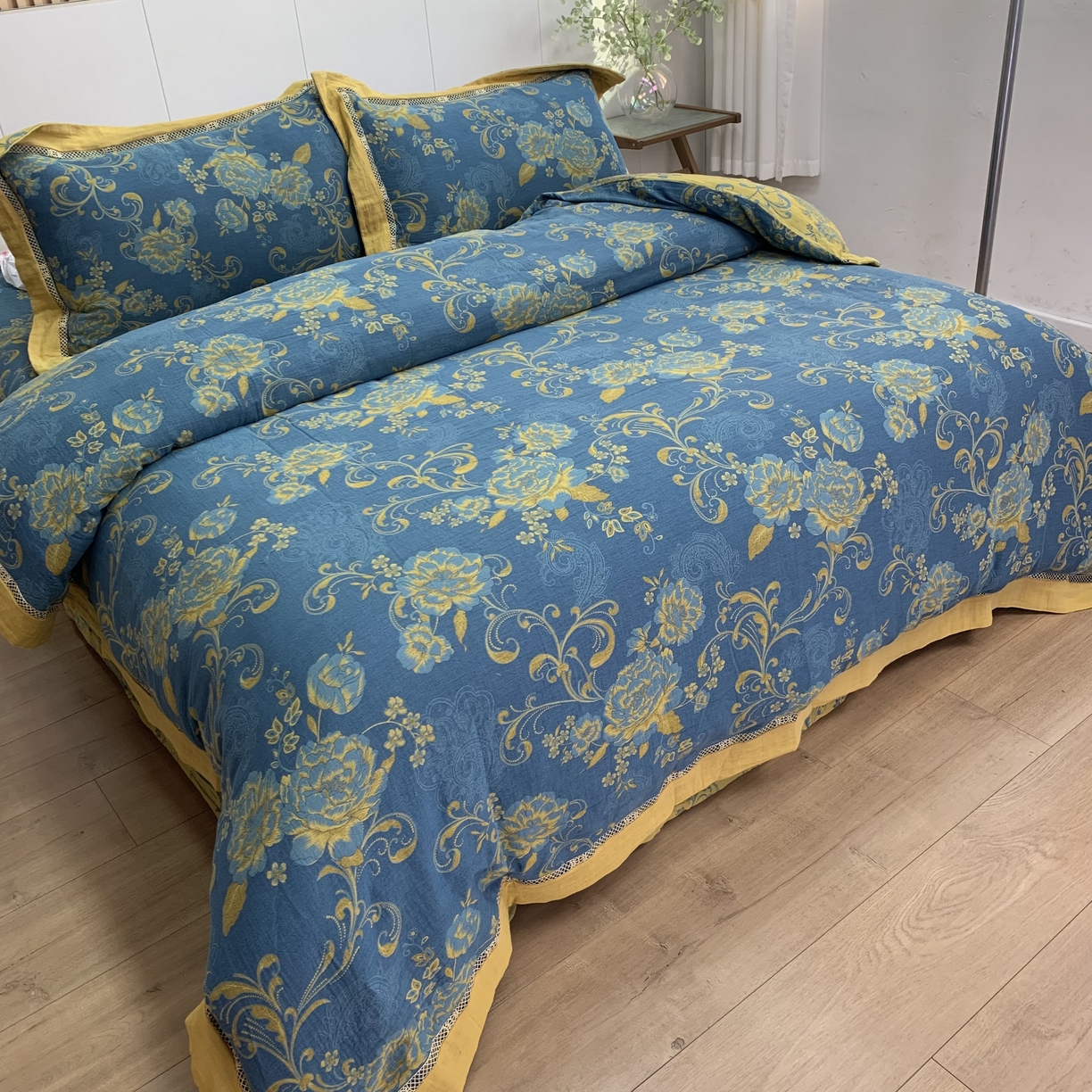 91家纺网 家纺一手货源 找家纺 鲁爱 2025新款全棉色织双层纱新款镂空四件套 陌上花开-深蓝