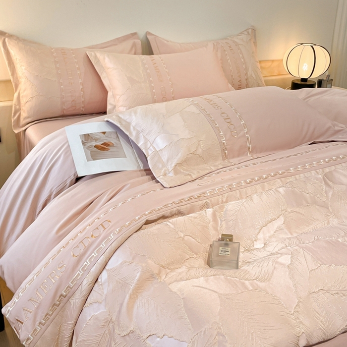 91家纺网 家纺一手货源 找家纺 2024新款拼接浮雕刺绣全棉纯棉加厚陶瓷生态磨毛四件套-茱莉叶 粉色