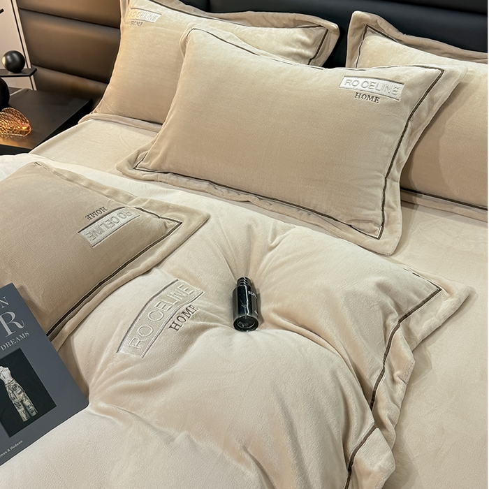 91家纺网 家纺一手货源 找家纺 2024新款轻奢小香风刺绣全消光A类高克重牛奶绒四件套-赛琳 卡其