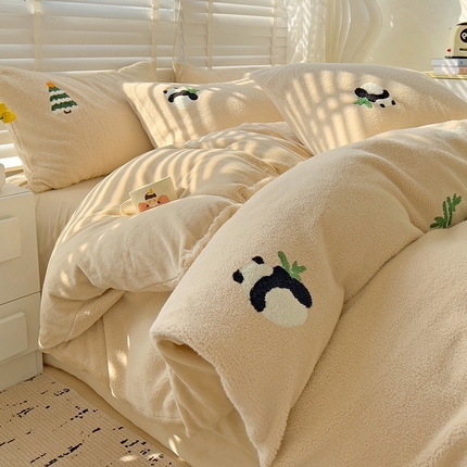 91家纺网 家纺一手货源 找家纺 静家居-简约原创家纺 2024新款加厚牛奶绒韩版绵羊绒毛巾绣四件套 快乐树-奶蓝