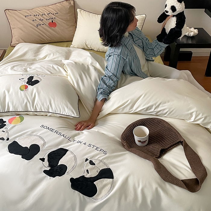 91家纺网 家纺一手货源 找家纺 圆岛家纺 2024秋冬全棉磨毛刺绣贴布绣卡通四件套 熊猫滚滚