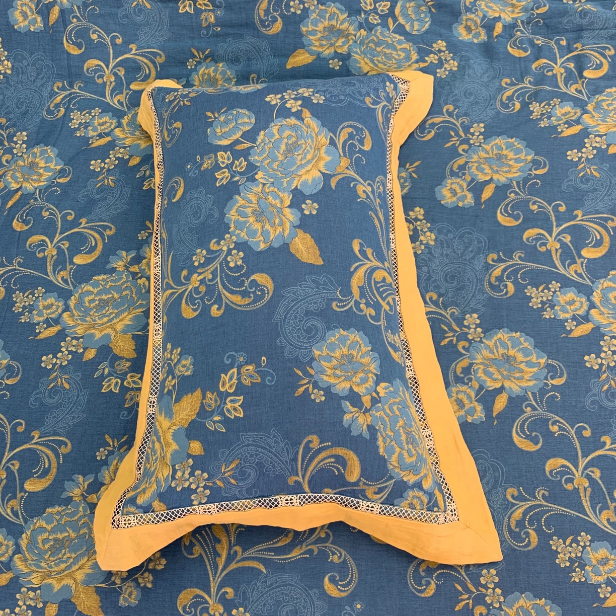 91家纺网 家纺一手货源 找家纺 鲁爱 2025新款全棉色织双层纱新款镂空四件套 陌上花开-深蓝