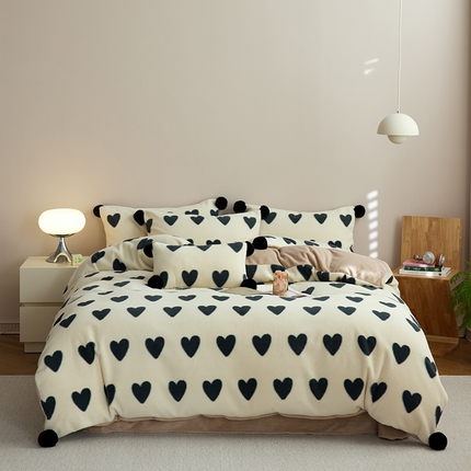 91家纺网 家纺一手货源 找家纺 初拾 2024新款300g暖羊绒印花四件套-爱心慕斯 爱心慕斯-黑