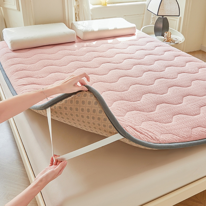 91家纺网 家纺一手货源 找家纺 丽诺床垫 2024新款雕花绒宽边床垫 雕花绒宽边床垫-粉色