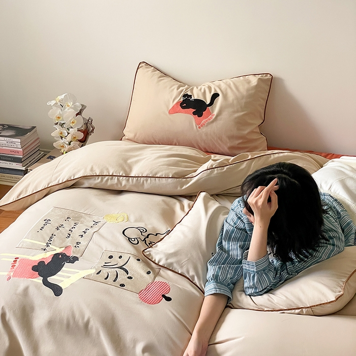 91家纺网 家纺一手货源 找家纺 圆岛家纺 2024秋冬全棉磨毛刺绣贴布绣卡通四件套 椅子猫咪