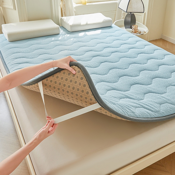 91家纺网 家纺一手货源 找家纺 丽诺床垫 2024新款雕花绒宽边床垫 雕花绒宽边床垫-蓝色