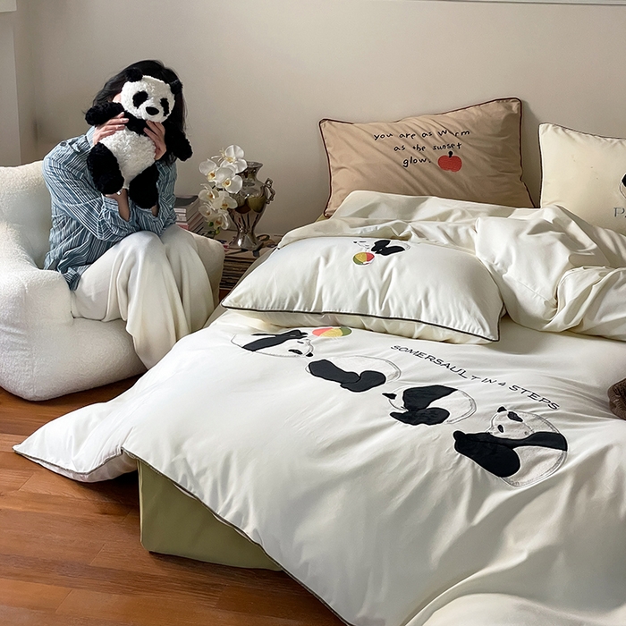 91家纺网 家纺一手货源 找家纺 圆岛家纺 2024秋冬全棉磨毛刺绣贴布绣卡通四件套 熊猫滚滚